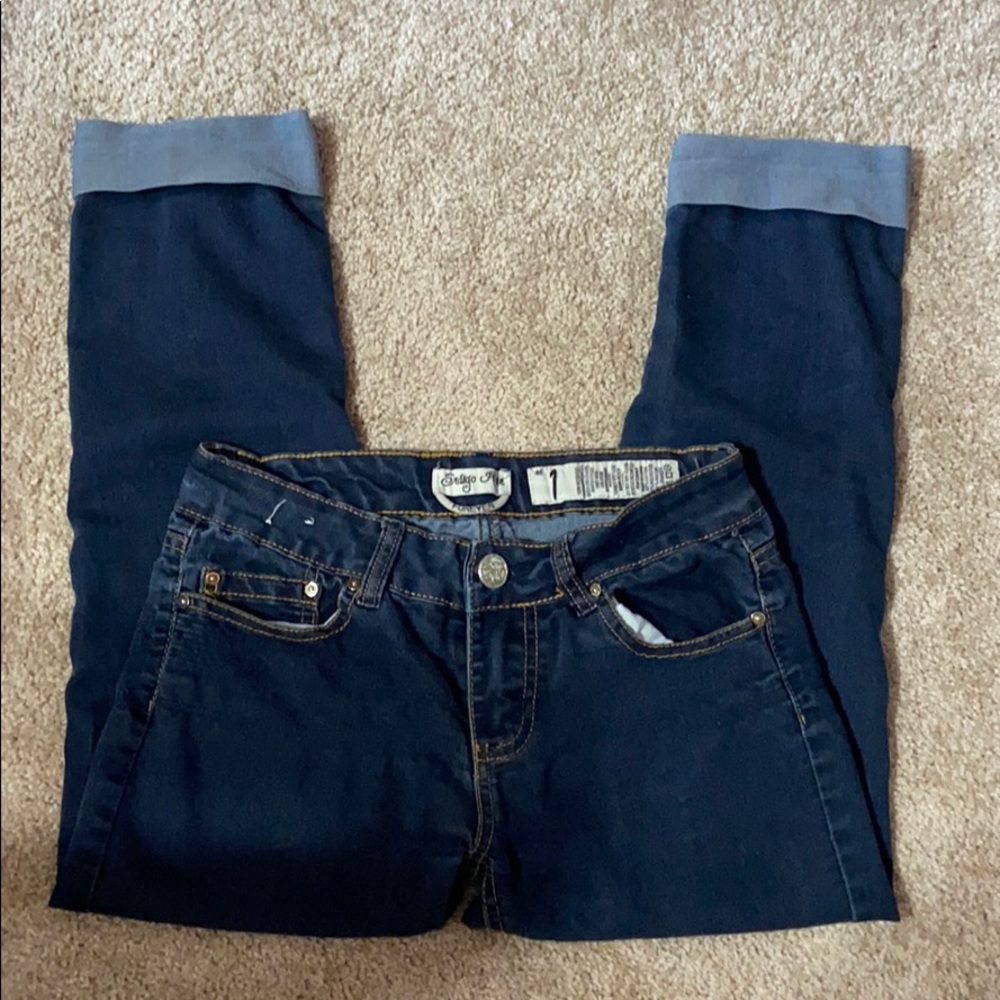 dark blue capris